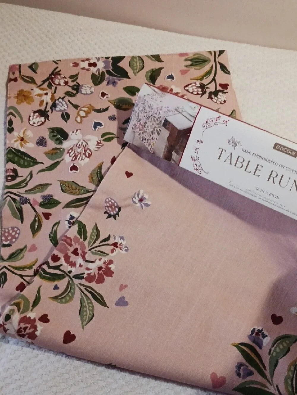 Gorgeous! Floral 💐& Hearts ❤️ Embroidered Pink Table Runner *New*